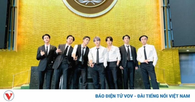 Chân dung RM, trưởng nhóm tài ba của các thành viên BTS, đang phát biểu truyền cảm hứng.